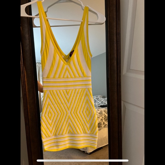 Yellow and white pattern dress - Picture 2 of 5
